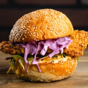 Ropogós csirkés hamburger coleslaw salátával