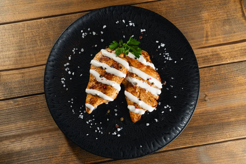 Roston Sült Csirkemell Joghurtos-Zöldfűszeres Mártással 1 Roston sült csirkemell joghurtos szósszal