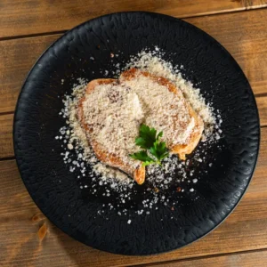 Roston sült csirkemell parmezánnal tálalva