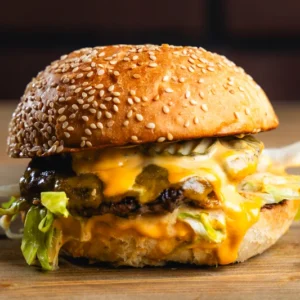Szezámmagos kézműves hamburgerbuciban, sajtszószos, cheddar sajttos usa sajtburger